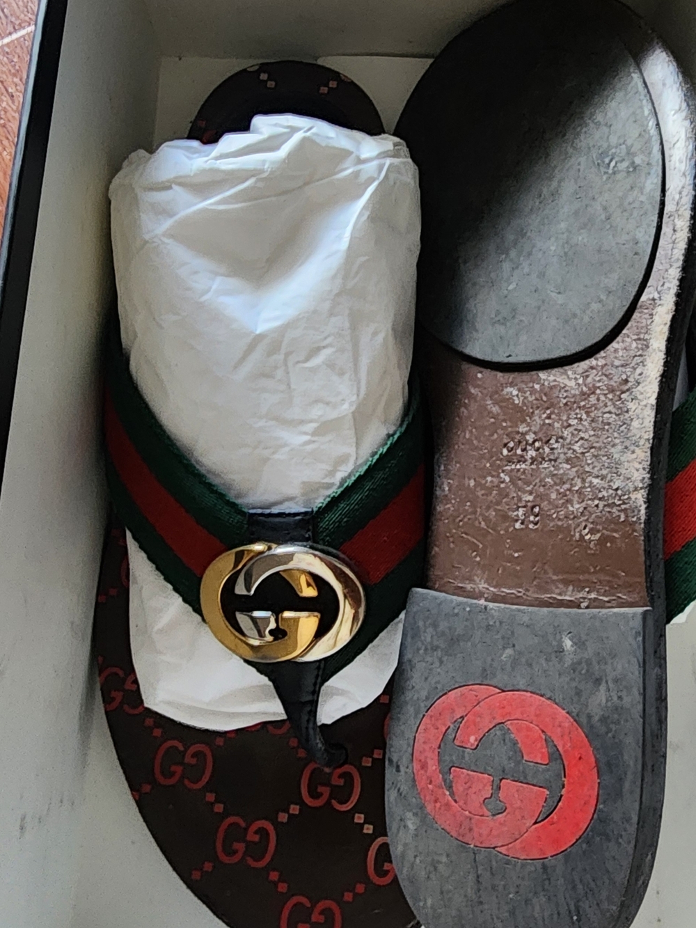 Gucci green and red web brown GG print leather thong sandal with gold logo